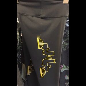 Lululemon PIttsburgh skyline crops